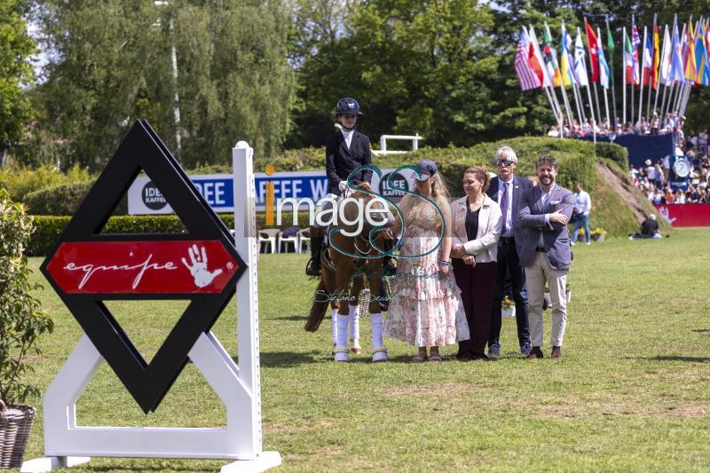 dressage PrizeGiving_Hamburg_20240512_SS350518.jpg